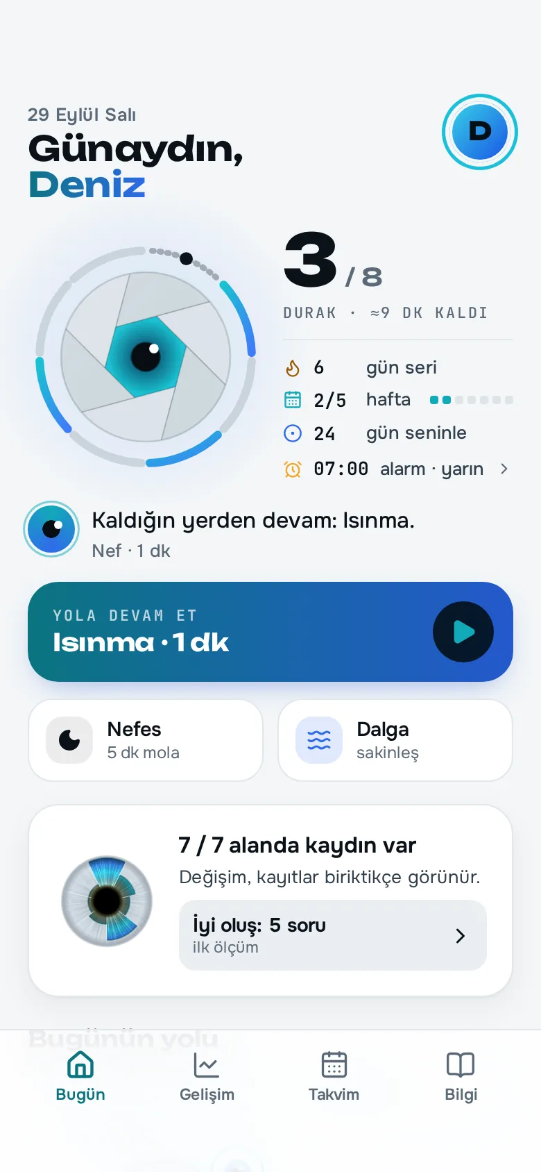 Bugün ekranı: 'Günaydın, Deniz', 3/8 durak, gün serisi, haftalık hedef, kurulu alarm ve 'Yola devam et' kartı